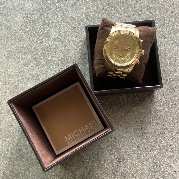 Michael Kors | Accessories | Michael Kors Oversized Runway  display picture 2
